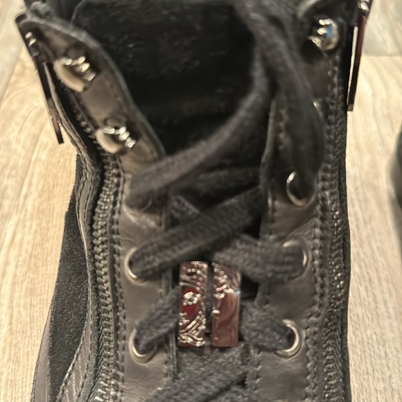 Versace shoes size 10 - Picture 2 of 11